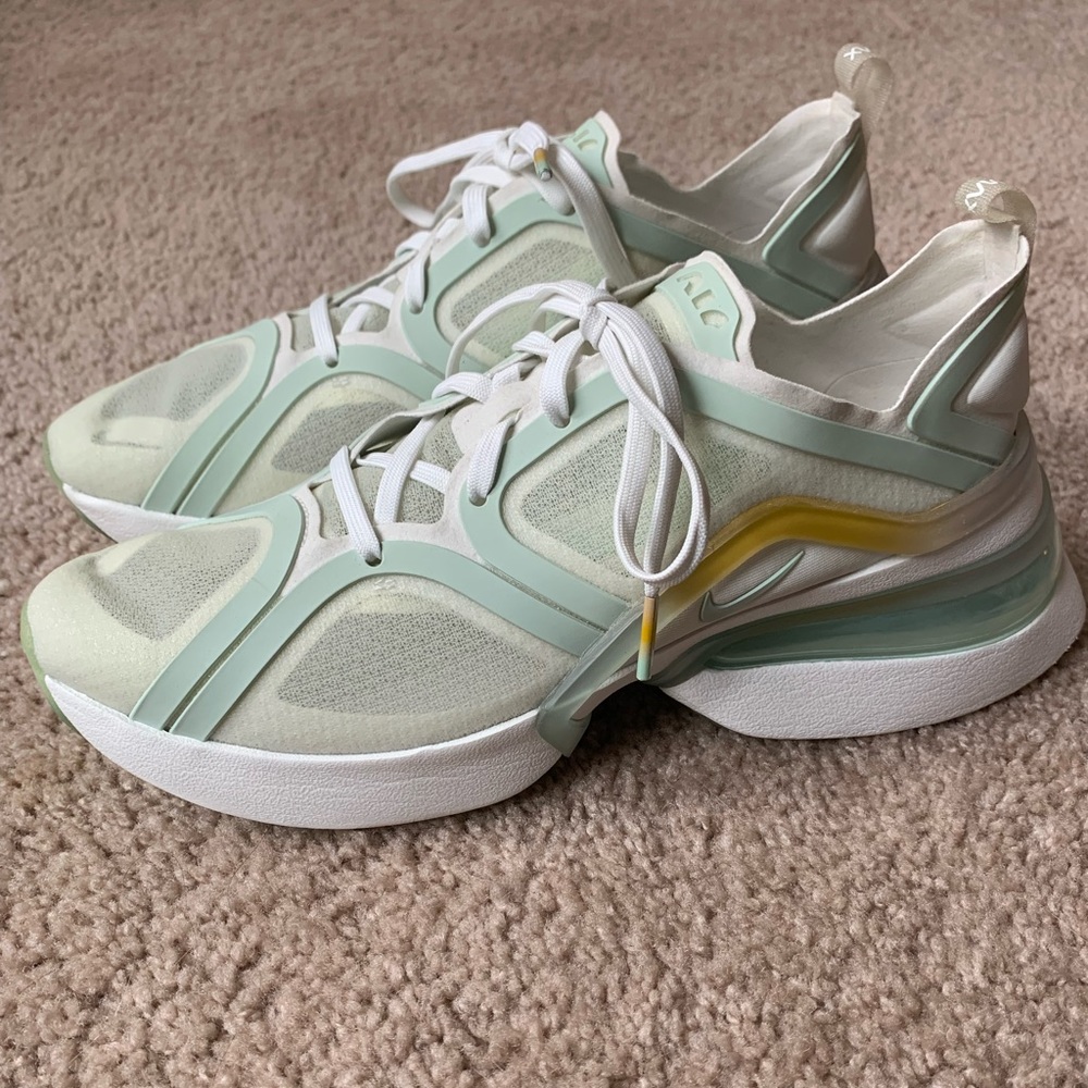 NIKE air max shoes